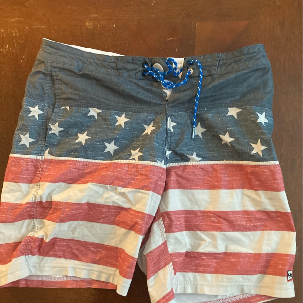 Billabong LoTides. Size 31. American Flag.
